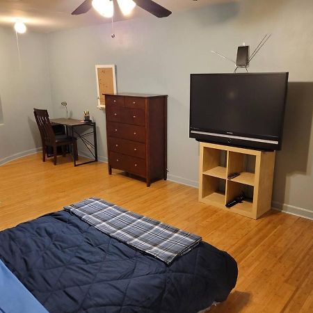 Great Chicago Getaway 2 Bedrooms Sleeps 1 To 4 ภายนอก รูปภาพ